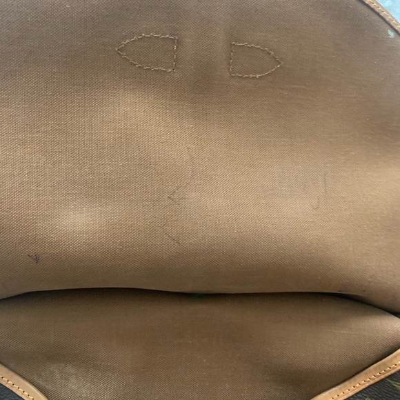 AUTHENTIC Louis Vuitton Saumur - Picture 12 of 16